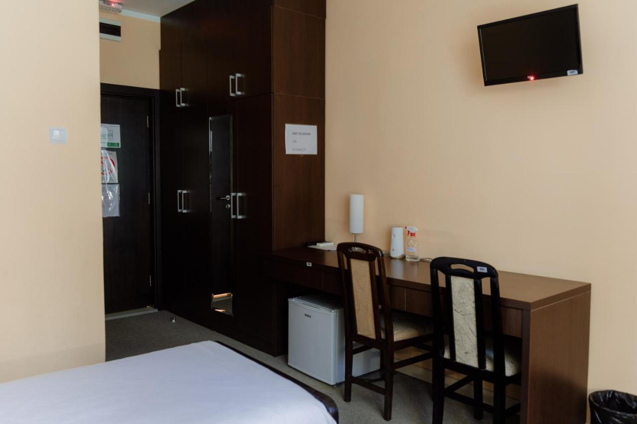 Hotel Drinska Lasta Ljubovija ภายนอก รูปภาพ